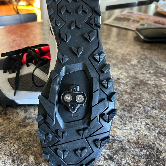 Cycle shoes with cleats . Never worn size 41 - Picture 4 of 6